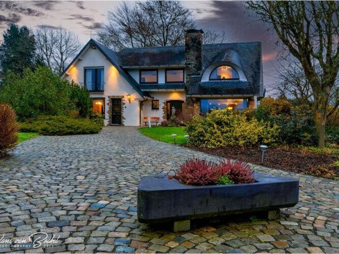 Elegant Villa In Stavelot With Fitness Playroom المظهر الخارجي الصورة